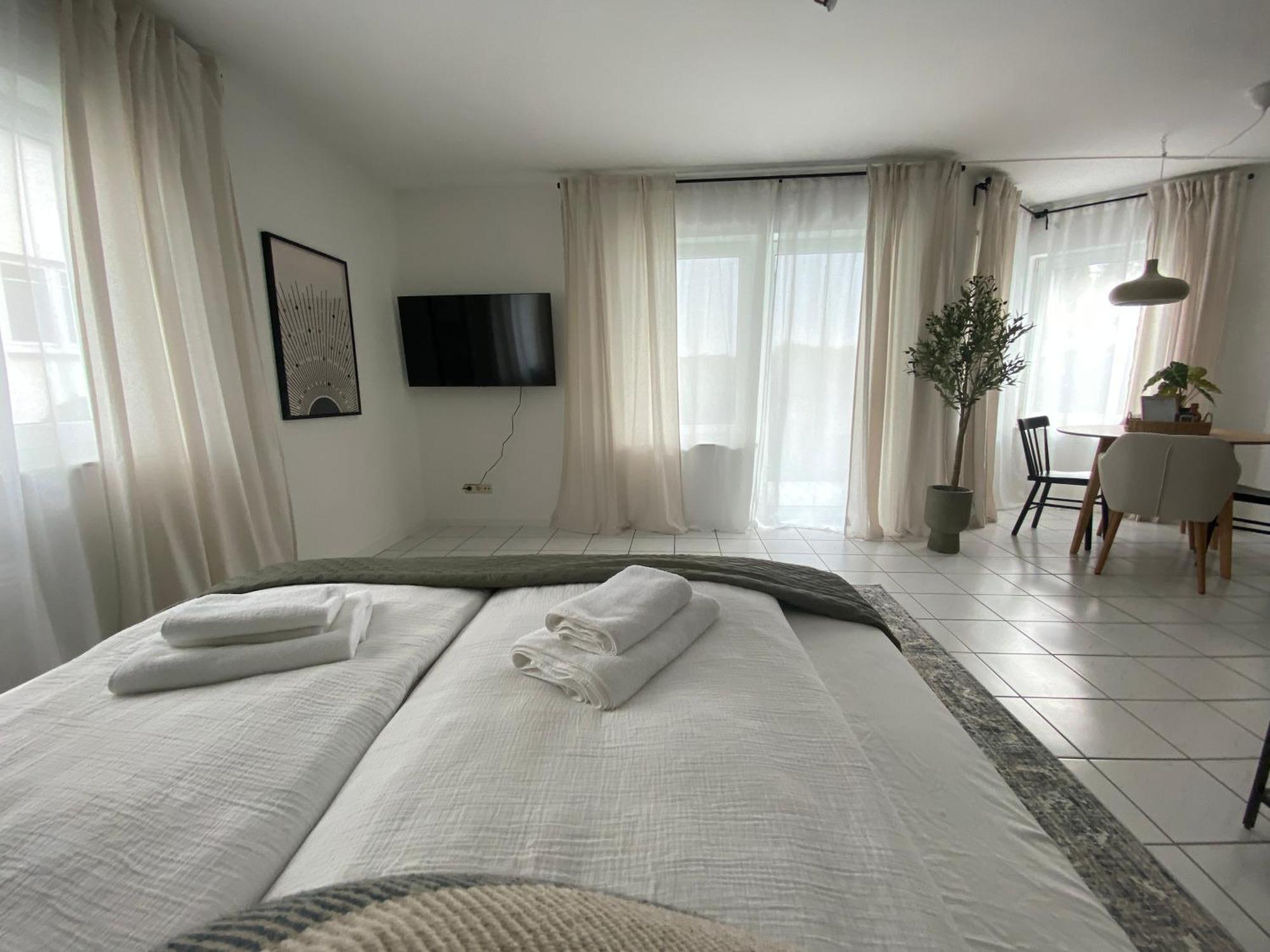 Moderne Wohnung Mit Terrasse & Parkplatz; Naehe Bwzk & Amazon Кобленц Екстер'єр фото